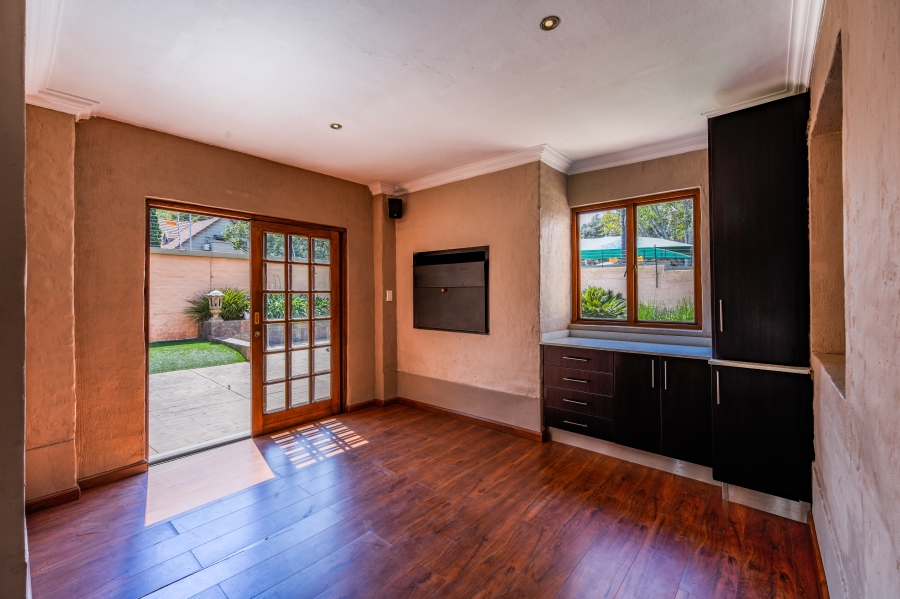3 Bedroom Property for Sale in Faerie Glen Gauteng