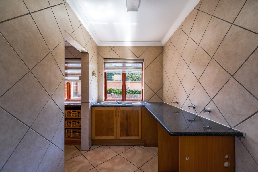 3 Bedroom Property for Sale in Faerie Glen Gauteng