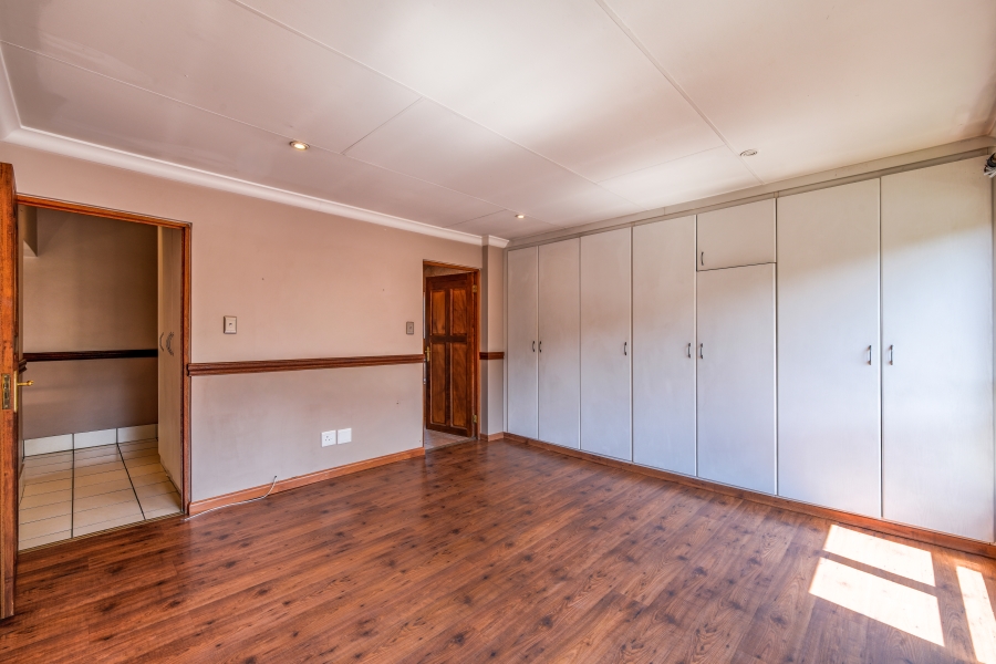 3 Bedroom Property for Sale in Faerie Glen Gauteng