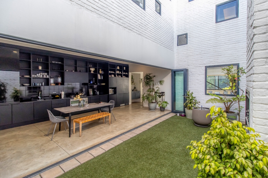 To Let 3 Bedroom Property for Rent in Sandown Gauteng