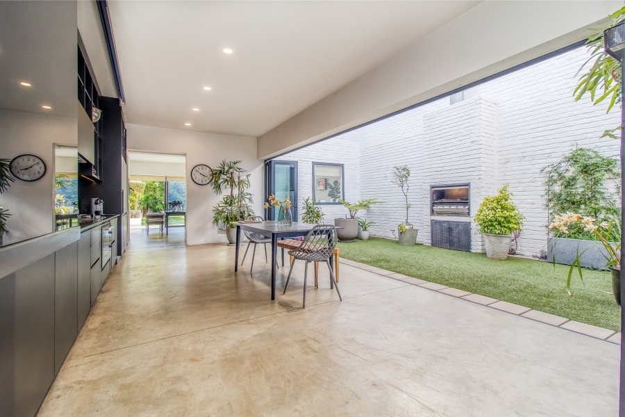 To Let 3 Bedroom Property for Rent in Sandown Gauteng