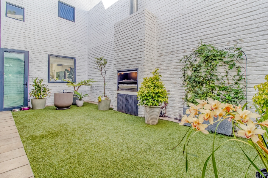 To Let 3 Bedroom Property for Rent in Sandown Gauteng