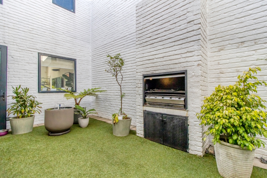 To Let 3 Bedroom Property for Rent in Sandown Gauteng
