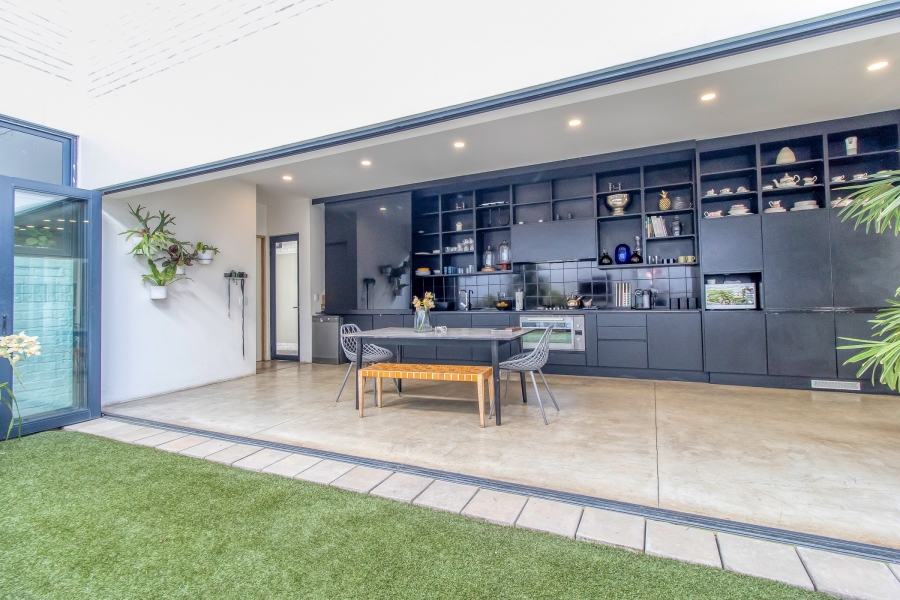 To Let 3 Bedroom Property for Rent in Sandown Gauteng