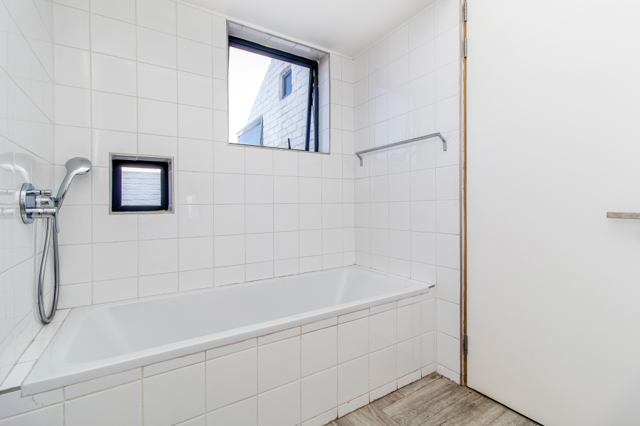 To Let 3 Bedroom Property for Rent in Sandown Gauteng