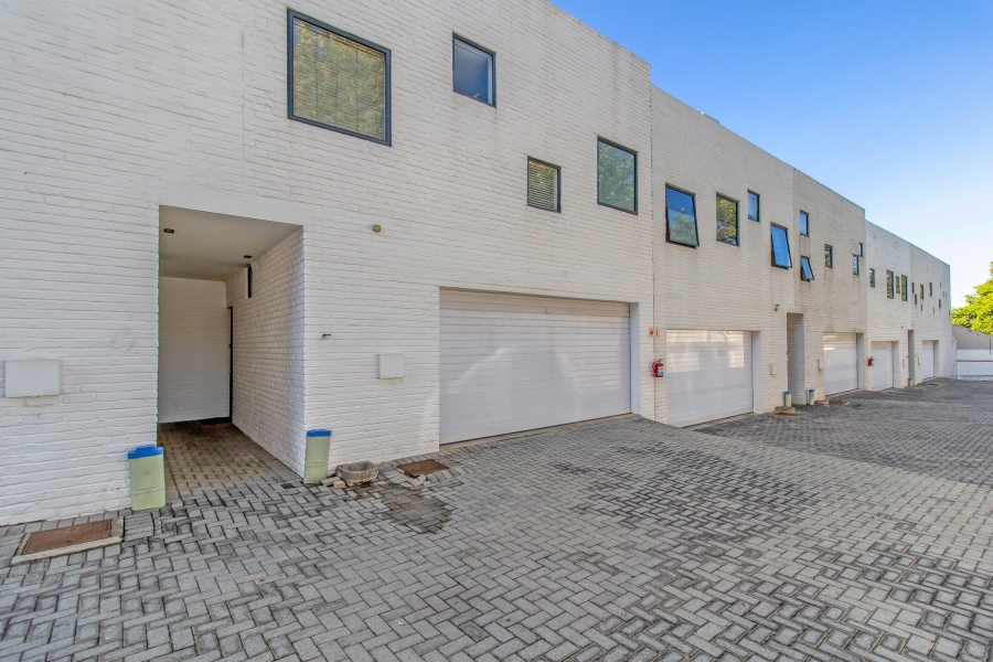 To Let 3 Bedroom Property for Rent in Sandown Gauteng