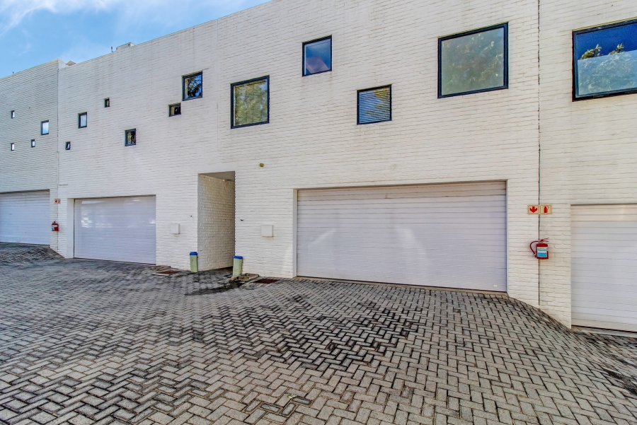 To Let 3 Bedroom Property for Rent in Sandown Gauteng