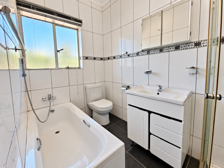 3 Bedroom Property for Sale in Three Rivers Proper Gauteng