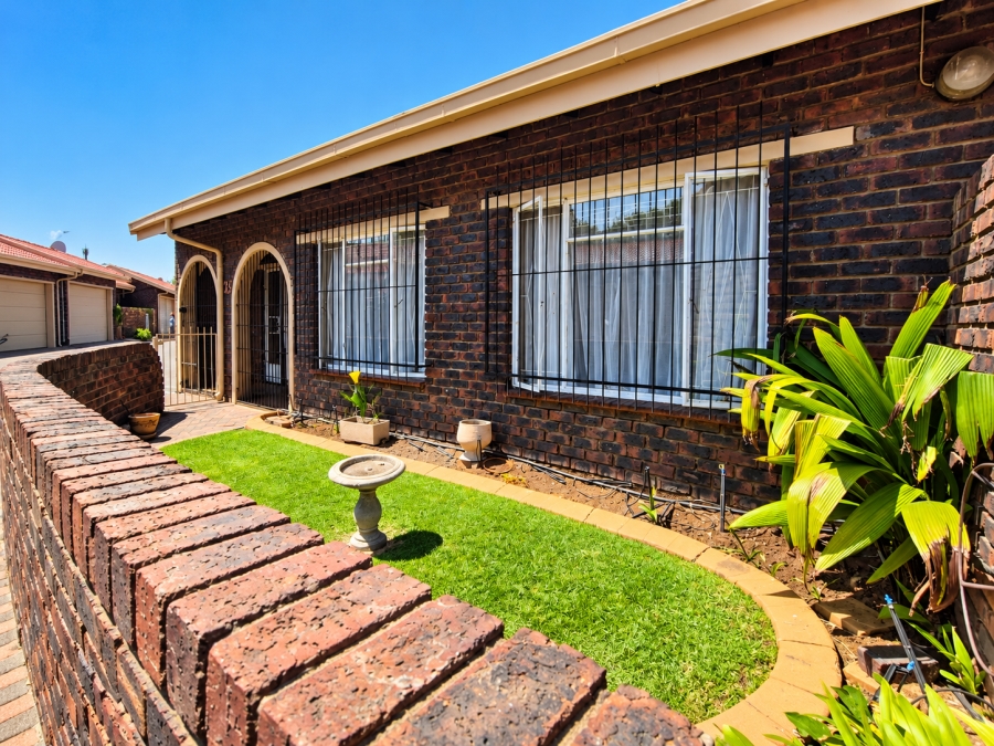 2 Bedroom Property for Sale in Three Rivers Gauteng