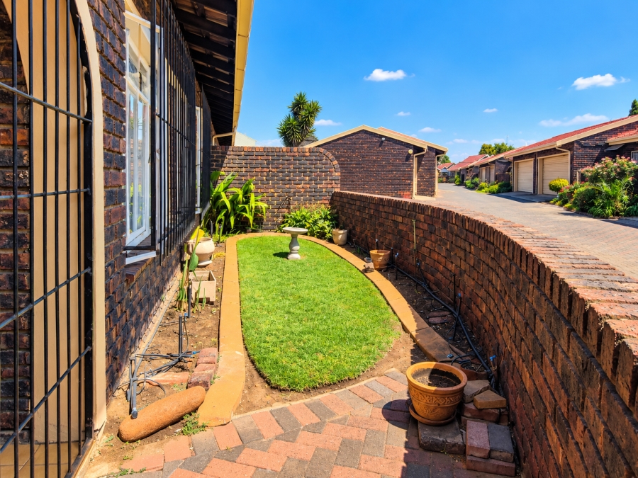 2 Bedroom Property for Sale in Three Rivers Gauteng