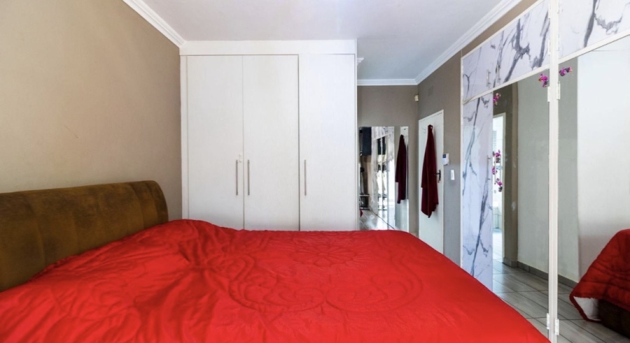 3 Bedroom Property for Sale in Mulbarton Gauteng