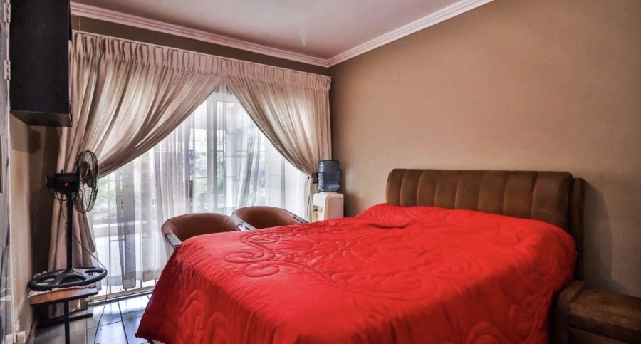 3 Bedroom Property for Sale in Mulbarton Gauteng