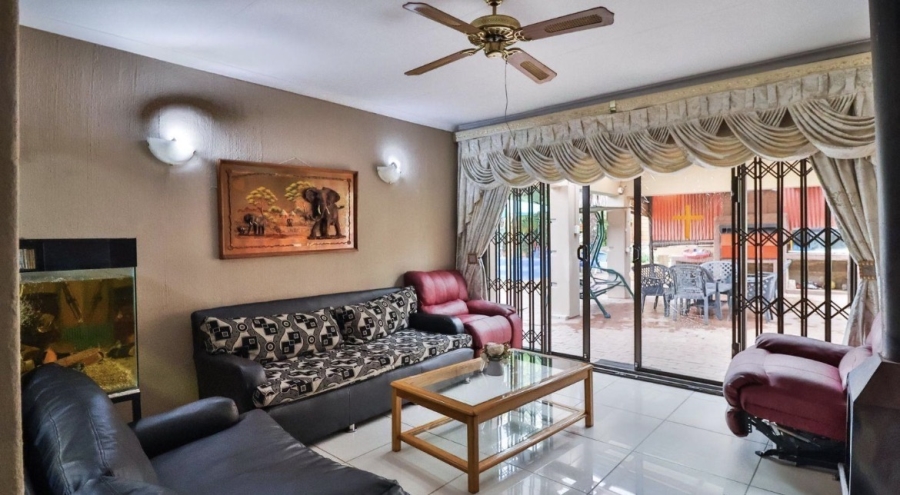 3 Bedroom Property for Sale in Mulbarton Gauteng