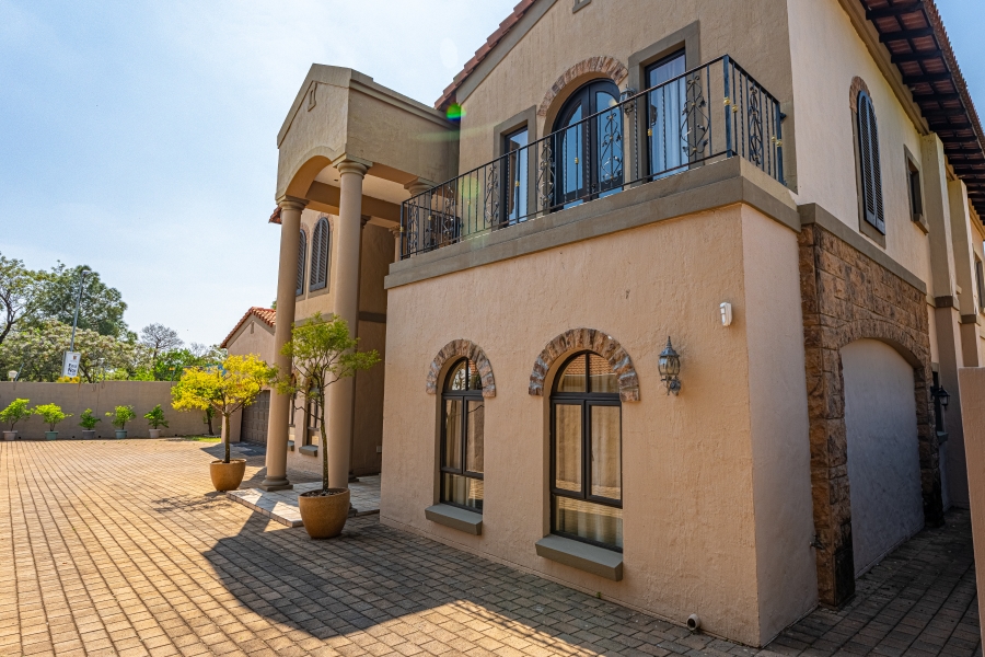 6 Bedroom Property for Sale in Beverley Gauteng