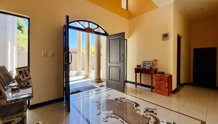 6 Bedroom Property for Sale in Beverley Gauteng