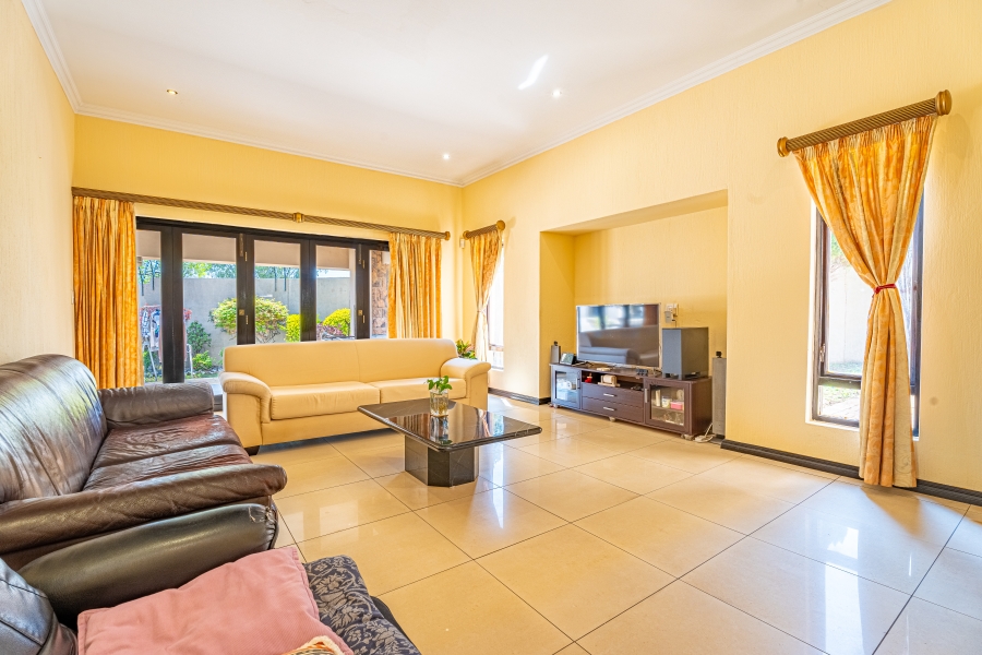 6 Bedroom Property for Sale in Beverley Gauteng