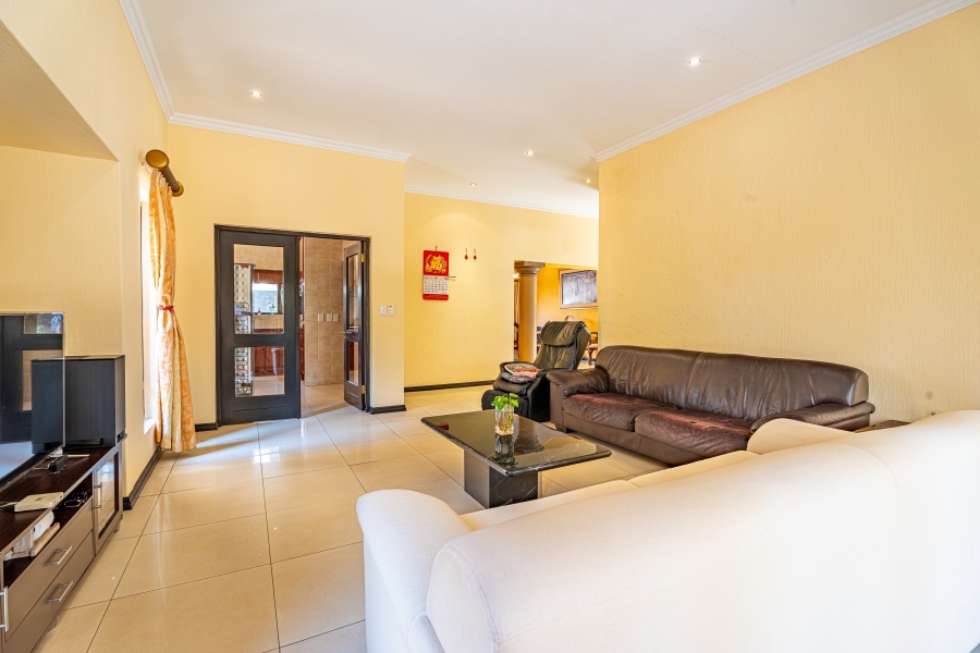 6 Bedroom Property for Sale in Beverley Gauteng