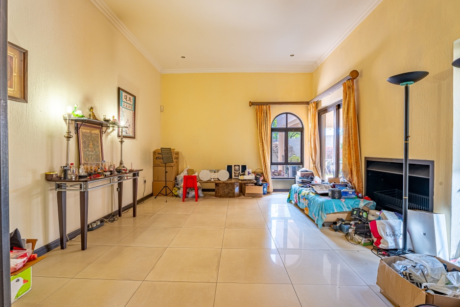6 Bedroom Property for Sale in Beverley Gauteng