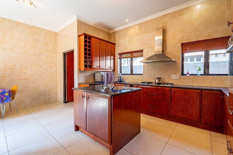 6 Bedroom Property for Sale in Beverley Gauteng