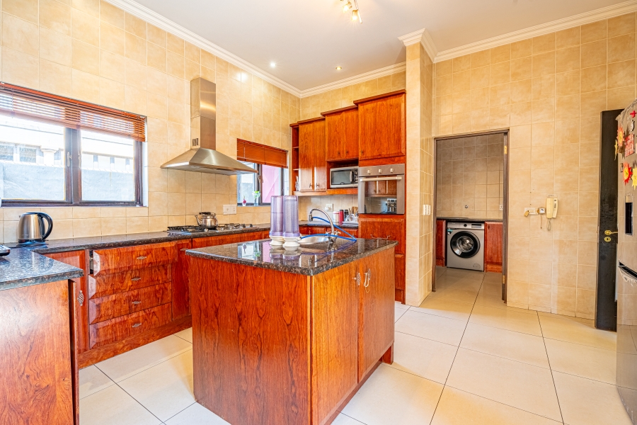 6 Bedroom Property for Sale in Beverley Gauteng