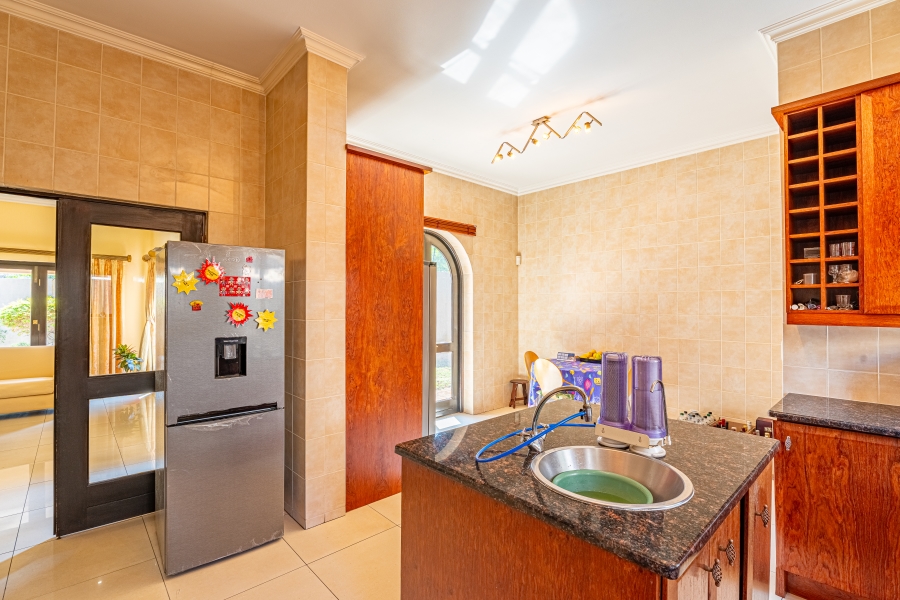 6 Bedroom Property for Sale in Beverley Gauteng