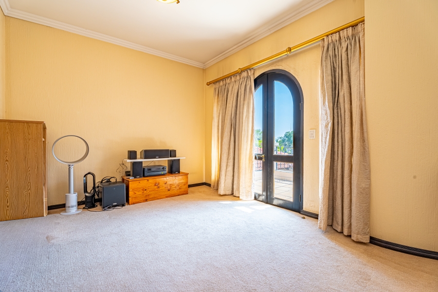6 Bedroom Property for Sale in Beverley Gauteng