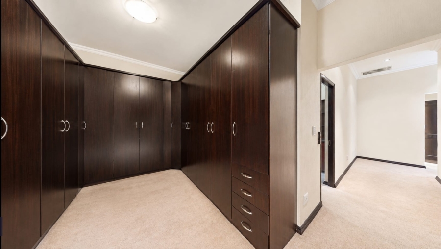 6 Bedroom Property for Sale in Beverley Gauteng