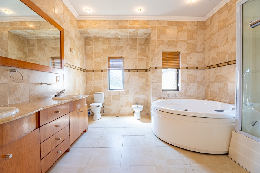 6 Bedroom Property for Sale in Beverley Gauteng