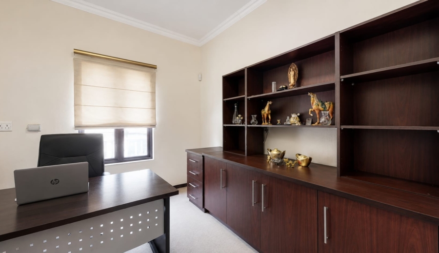 6 Bedroom Property for Sale in Beverley Gauteng