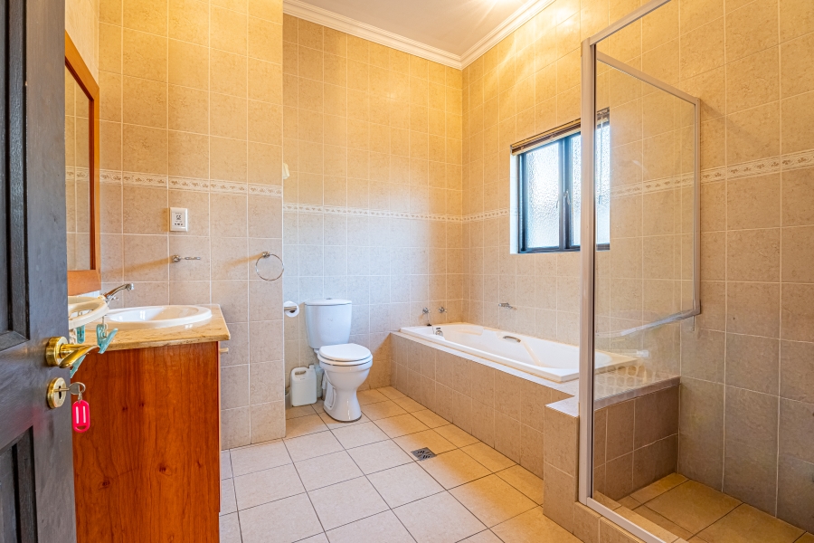 6 Bedroom Property for Sale in Beverley Gauteng