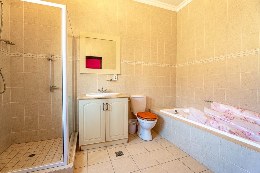 6 Bedroom Property for Sale in Beverley Gauteng