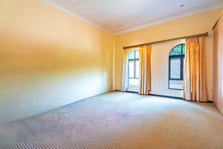 6 Bedroom Property for Sale in Beverley Gauteng