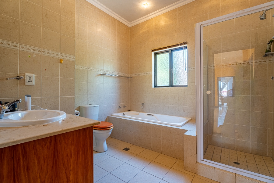 6 Bedroom Property for Sale in Beverley Gauteng
