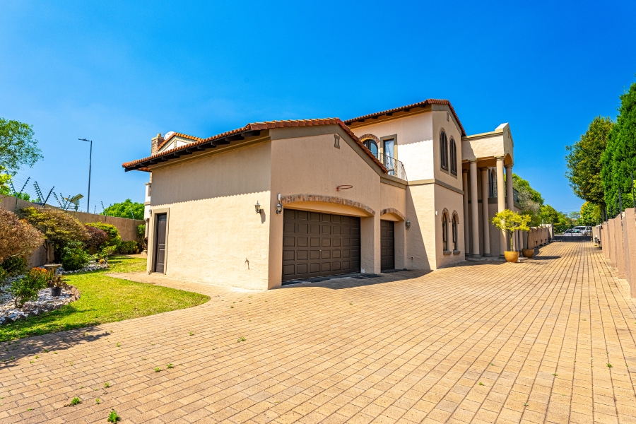 6 Bedroom Property for Sale in Beverley Gauteng