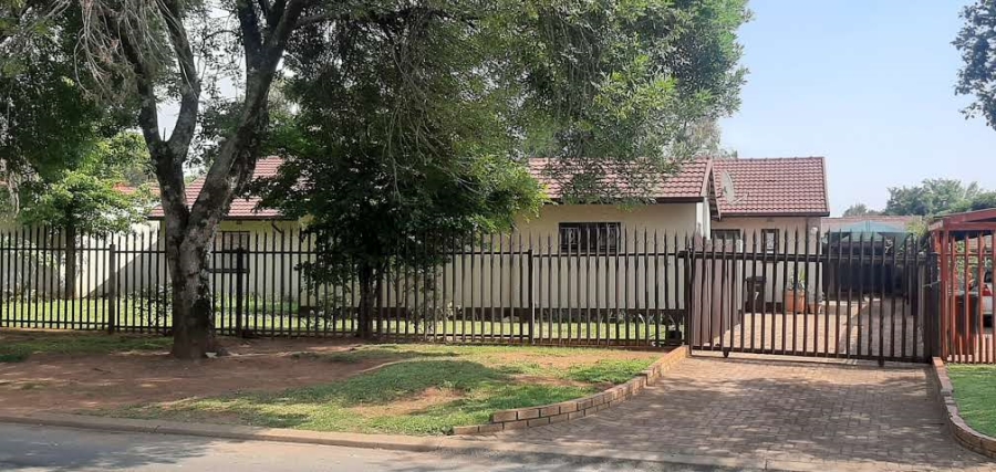 4 Bedroom Property for Sale in Esther Park Gauteng