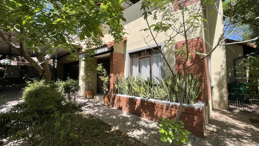 3 Bedroom Property for Sale in Kosmosdal Gauteng
