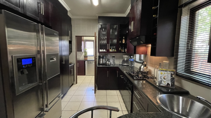 3 Bedroom Property for Sale in Kosmosdal Gauteng