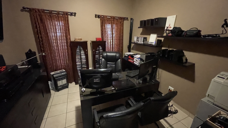 3 Bedroom Property for Sale in Kosmosdal Gauteng