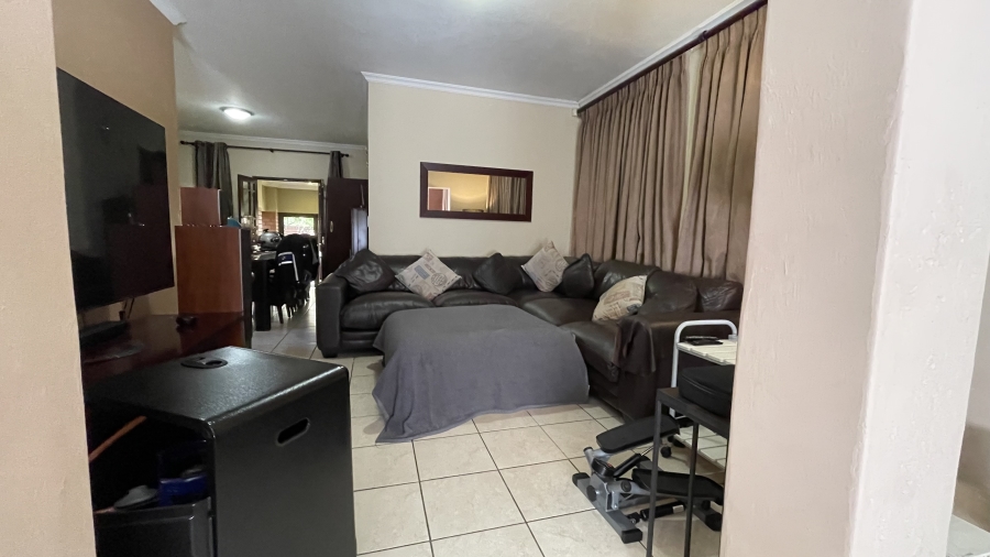 3 Bedroom Property for Sale in Kosmosdal Gauteng