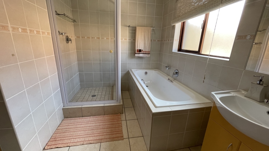 3 Bedroom Property for Sale in Kosmosdal Gauteng