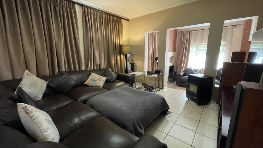 3 Bedroom Property for Sale in Kosmosdal Gauteng