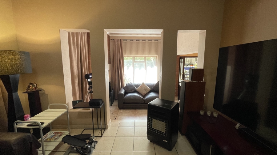 3 Bedroom Property for Sale in Kosmosdal Gauteng