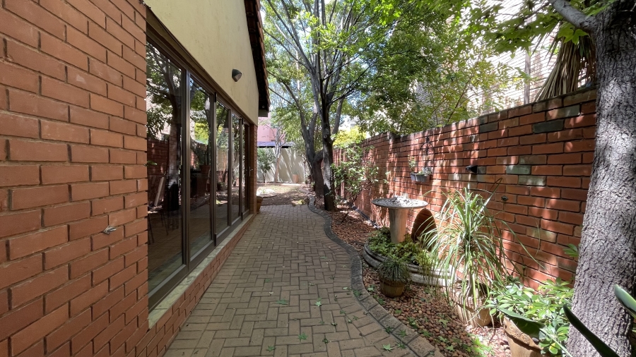 3 Bedroom Property for Sale in Kosmosdal Gauteng