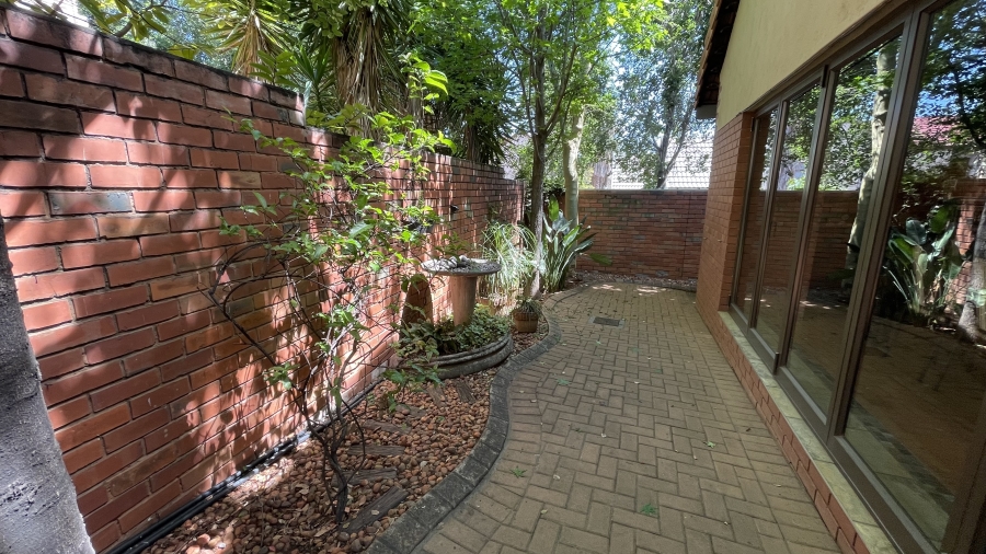 3 Bedroom Property for Sale in Kosmosdal Gauteng