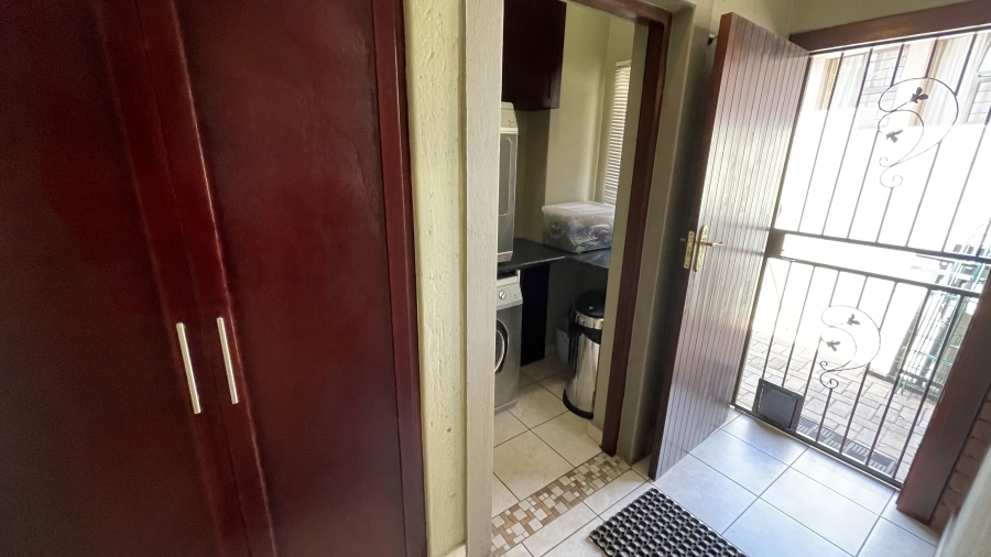 3 Bedroom Property for Sale in Kosmosdal Gauteng
