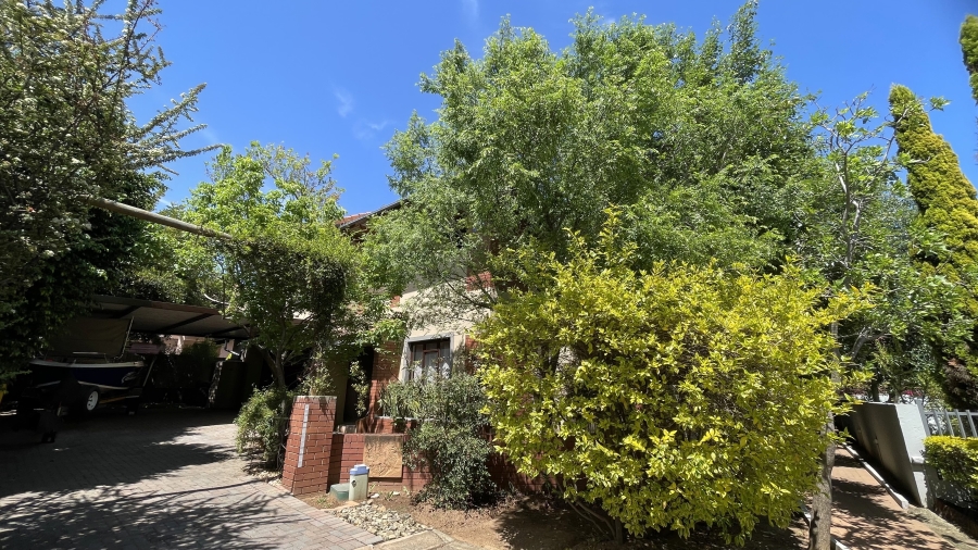 3 Bedroom Property for Sale in Kosmosdal Gauteng
