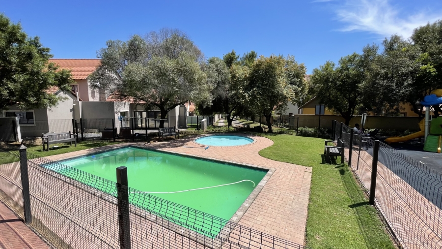 3 Bedroom Property for Sale in Kosmosdal Gauteng