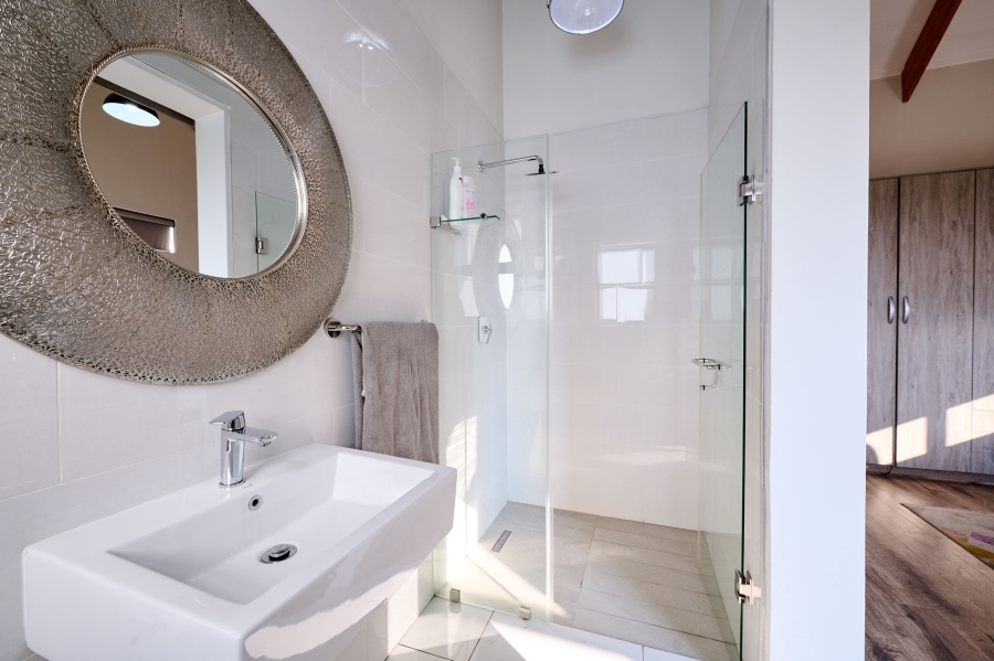4 Bedroom Property for Sale in Waterfall Country Estate Gauteng