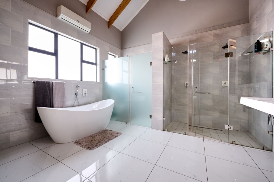 4 Bedroom Property for Sale in Waterfall Country Estate Gauteng