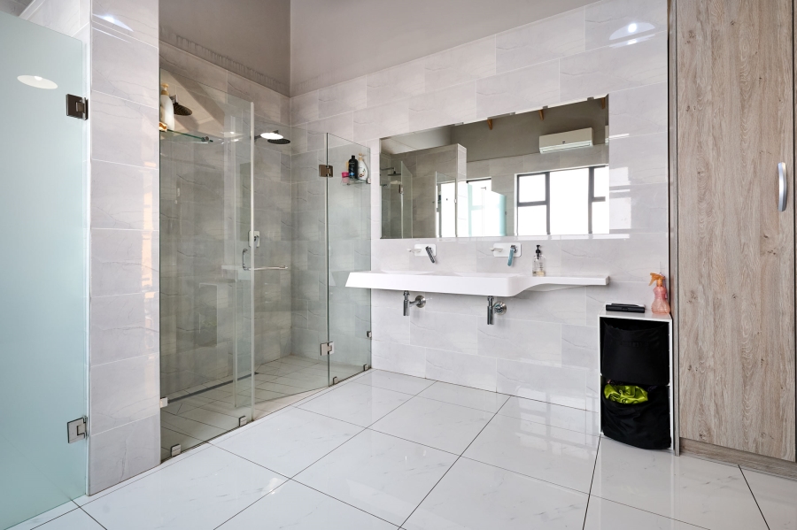 4 Bedroom Property for Sale in Waterfall Country Estate Gauteng